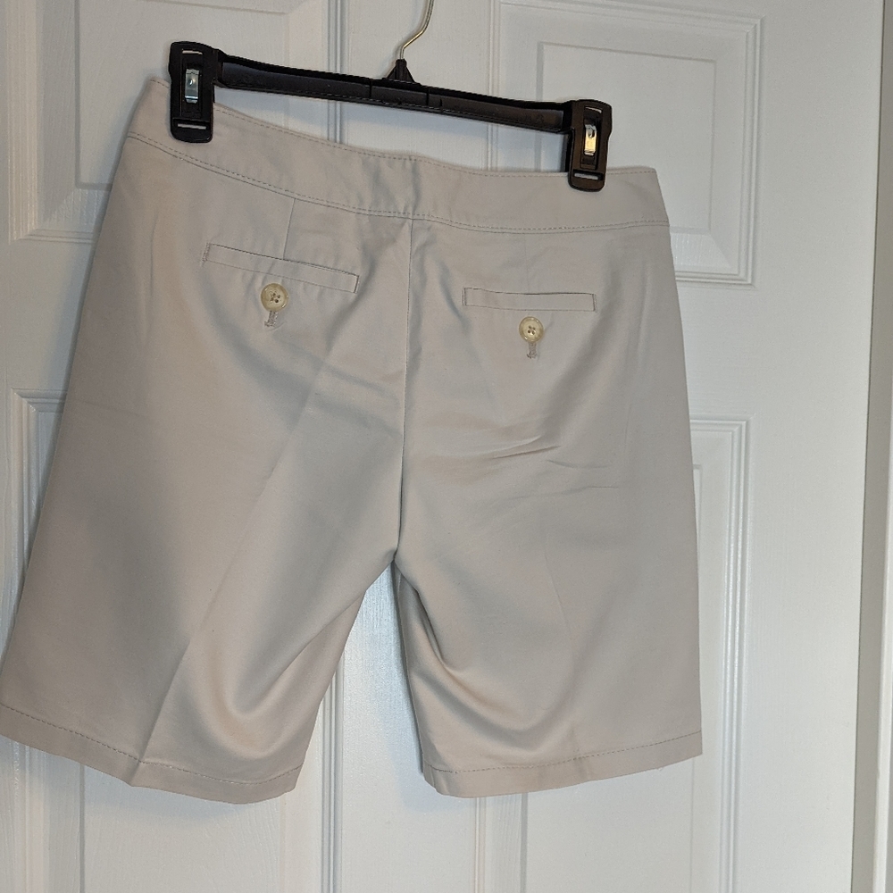 Ann Taylor Petites Signature Fit Shorts Women's size 2P - Picture 7 of 7